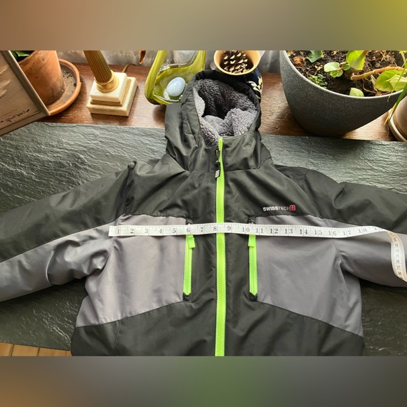 Child Swiss Tech Coat - Picture 10 of 13